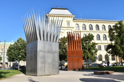 Pomník Jana Palacha – Dům matky a Dům syna, Alšovo nábřeží, Praha 1