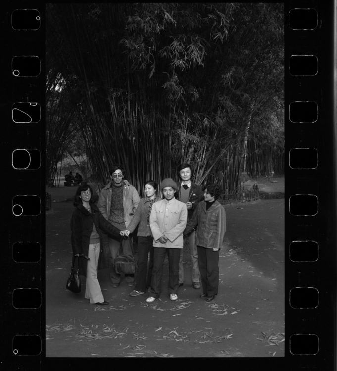 Xiao Quan, Poets came to attend a symposium on modern poetry of the Stars magazine and took a group photo in Wangjing Park: (from left) Shu Ting, Bei Dao, Xie Ye, Gu Cheng, Li Gang and Fu Tianlin, 1986, Chengdu