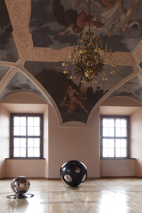 view to the exhibition Vladimír Škoda: Harmonices Mundi / Johannes Kepler, Troja Château, 2018. Photo by Barbora Fastrová