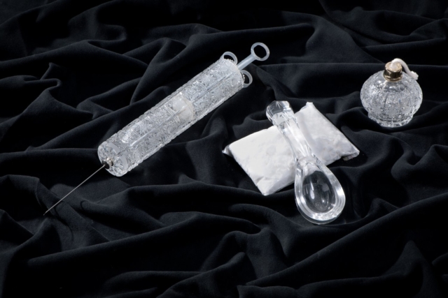 Jiří Černický, Heroin Crystal, 1995, kov, plastická hmota, sklo