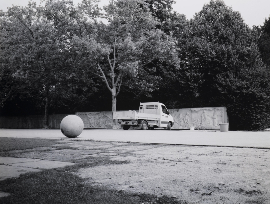 Alena Kotzmannová, 13 Koule a náklaďák, 2008, fotografie