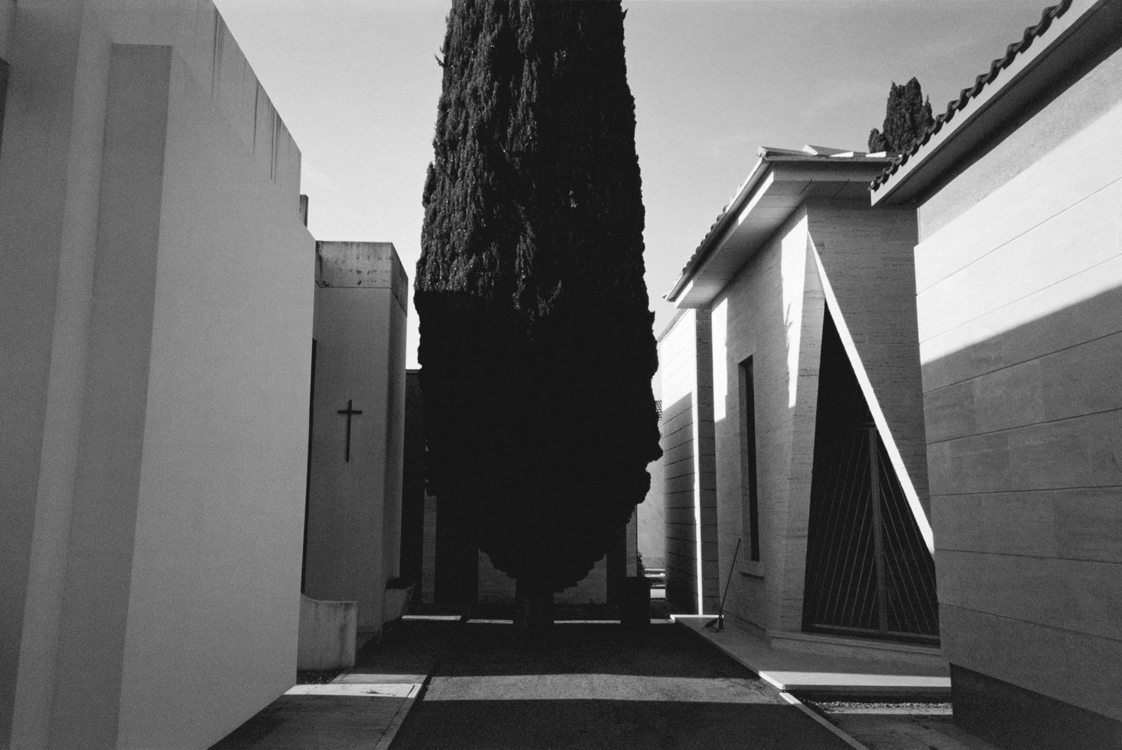 Jan Jedlička, Città dei vivi – città dei morti, 2004, fotografie, 26×36 cm