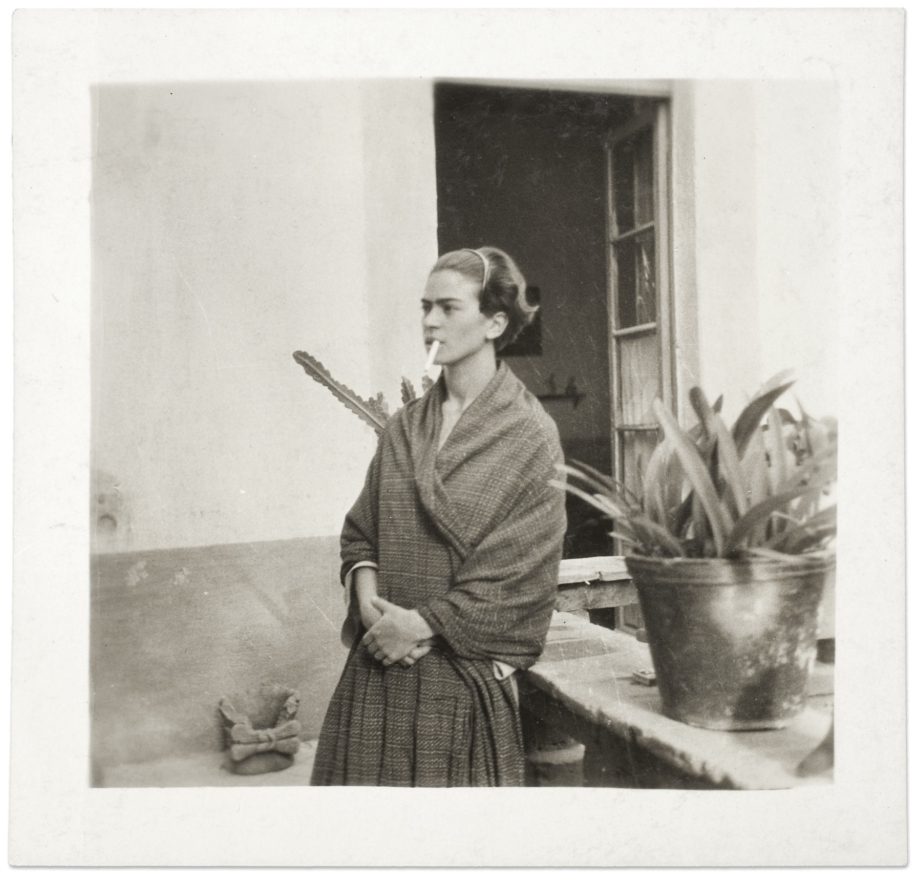 Frida Kahlo v Modrém domě, anonym, 1930. © Muzeum Fridy Kahlo