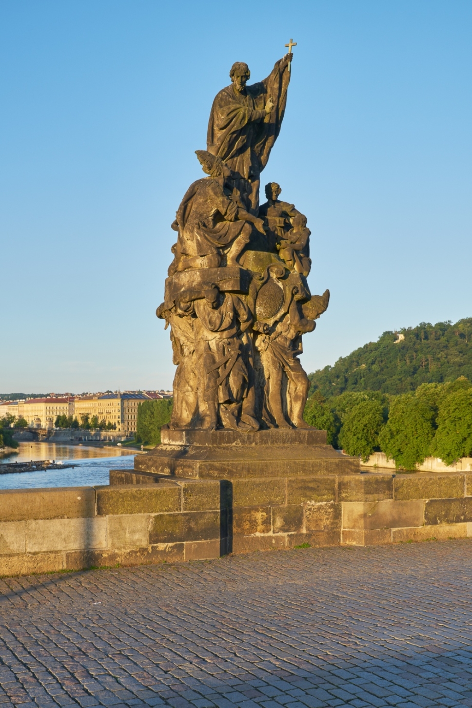 sousoší sv. Františka Xaverského – před restaurováním, Karlův most. Foto Jan Kuděj