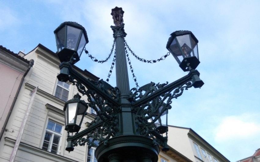 Restoration of a Historical Lamp-post