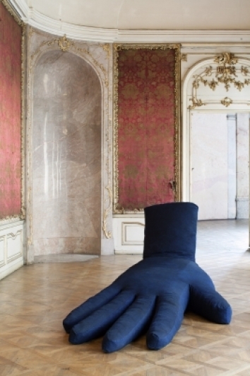 Nik Timková, Existence Forgets, Colloredo-Mansfeld Palace, 2015. Photo by Tomáš Souček