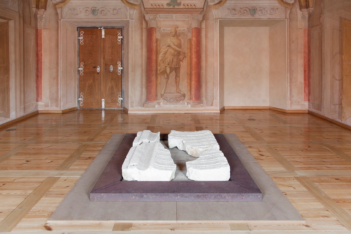 view to the exhibition Aleš Hnízdil, Jiří Kačer – Sculptures and Objects, Troja Château, 2019. Photo by Barbora Fastrová