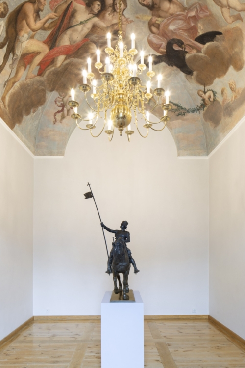 pohled do výstavy Hrdinové, géniové, symboly a múzy, Zámek Troja, 2023. Foto Tomáš Souček