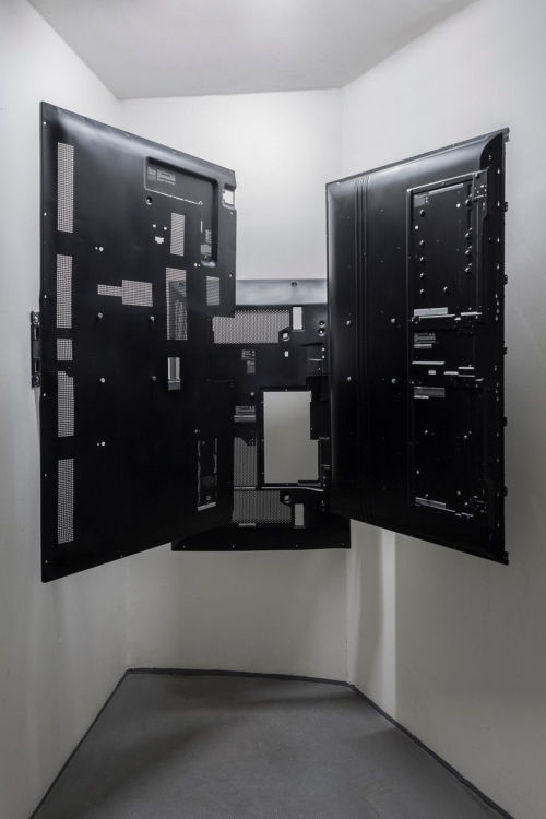 pohled do výstavy Start up: Richard Janeček: I Think in an Ideal World, It Would Have Ended Very Differently, Colloredo-Mansfeldský palác, kočárovna, 2019. Foto Richard Janeček