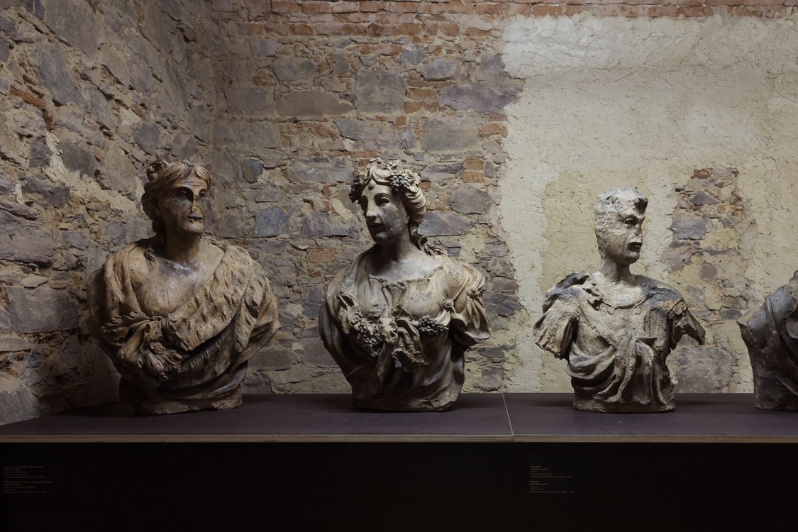 view into the exhibition Stone Treasures from Prague Gardens, Troja Château, 2018. Photo by Jiří Thýn