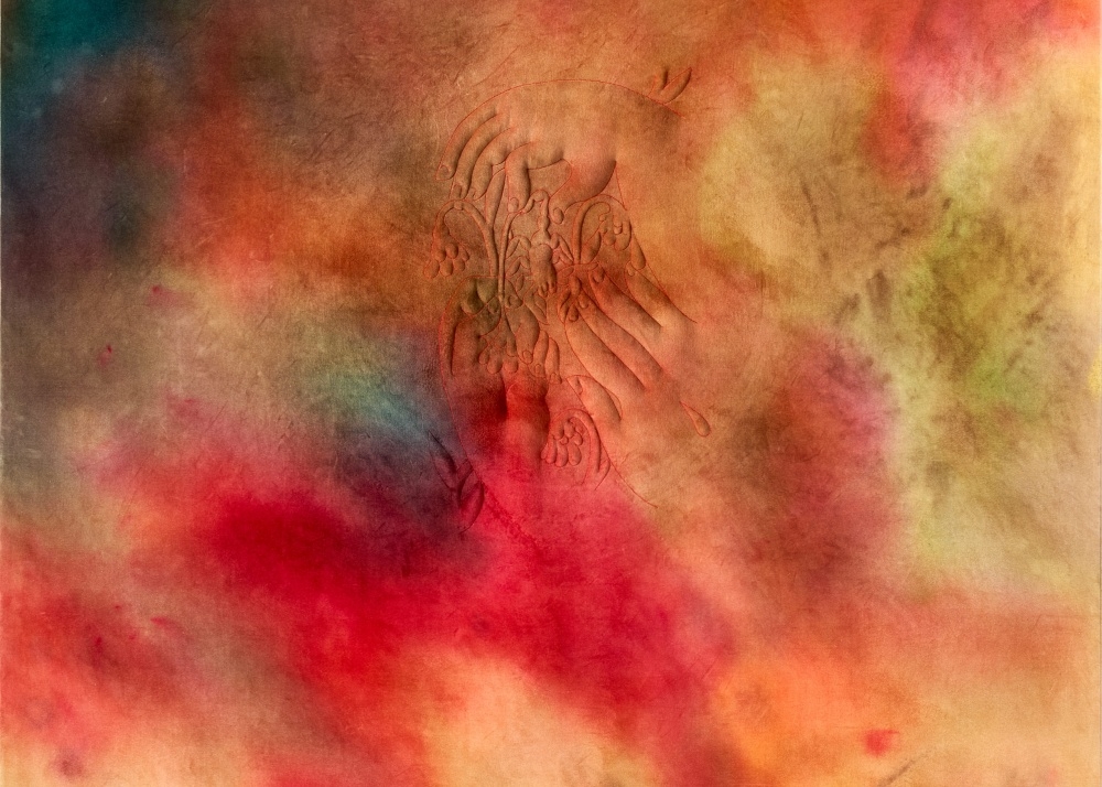 VOLNY CAS__Eliška Konečná, Wildflowers treating, 2024, barvený samet, výšivka, polstrování, 130x170 cm, majetek autorky_dlaždice