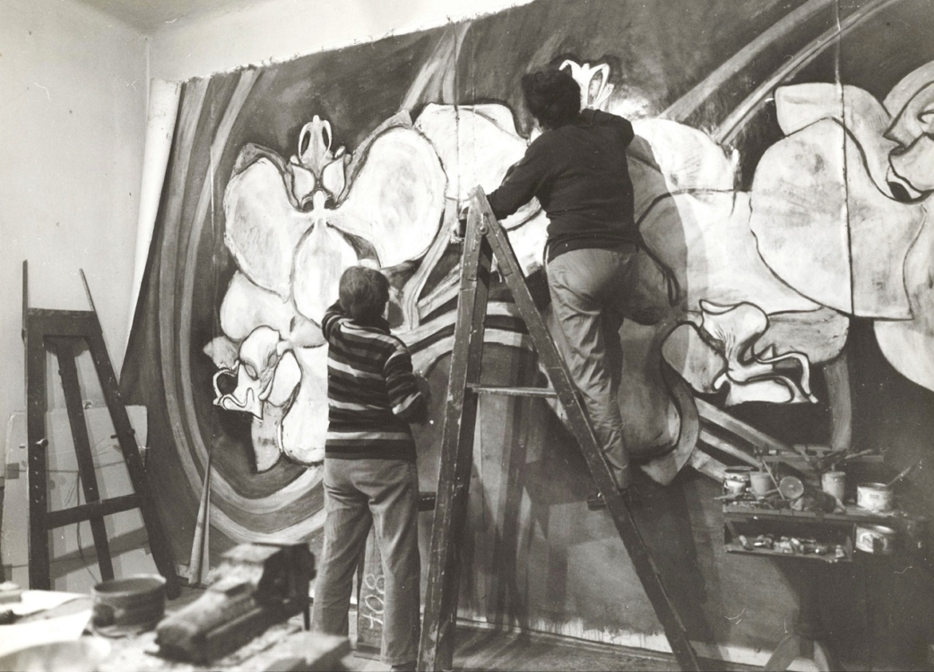 proces tvorby, Jitka a Květa Válovy, Orchideje, 1977, skleněná mozaika, 288 × 503 cm