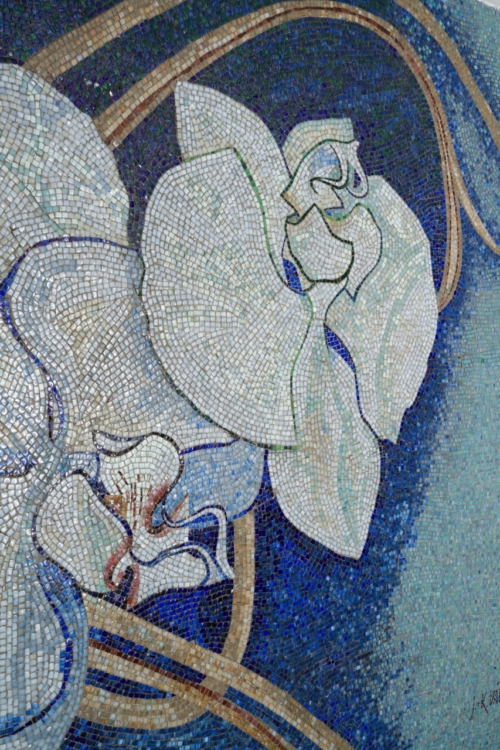 Jitka a Květa Válovy, Orchideje, 1977, skleněná mozaika, 288 × 503 cm