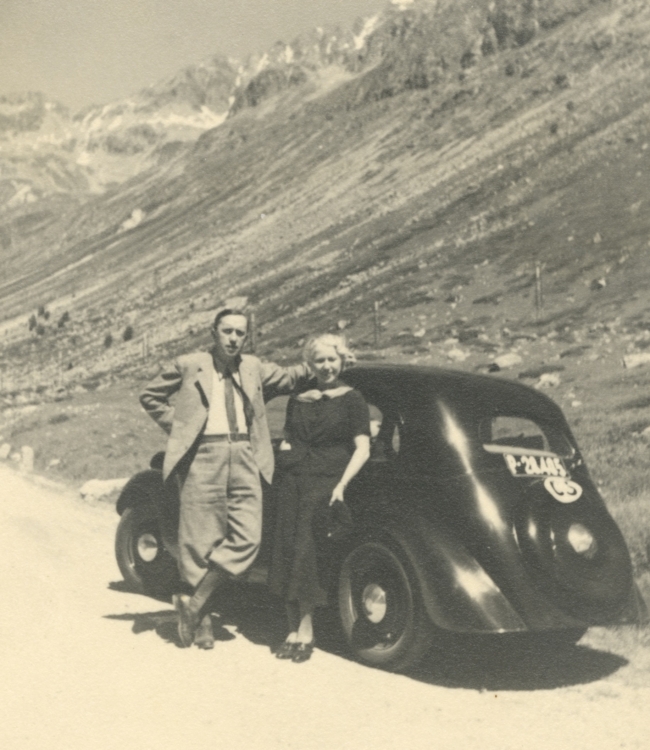 Karel Čapek, Autoportrét s Olgou Scheinpflugovou na cestá v Dolomitech, 30. léta 20. století, Archiv hlavního města Prahy - Sbírka dokumentů Prahy 10