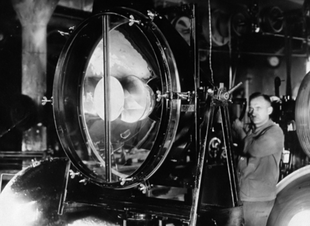 Harun Farocki, Images of the World and the Inscription of War, filmový still, 1989