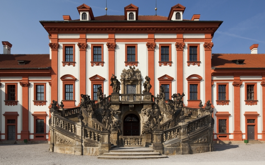 barokní schodiště v zahradě zámku Troja